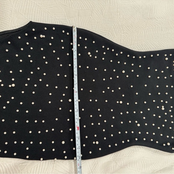 One shoulder, Black dress with pearls - Picture 2 of 4